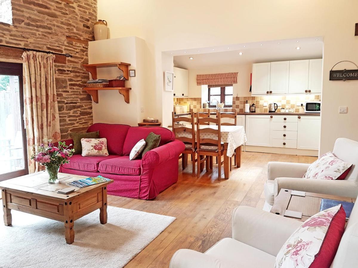 River Cottage@Cwm Mill - Riverside Family Holidays In The Black Mountains 헤리퍼드 외부 사진