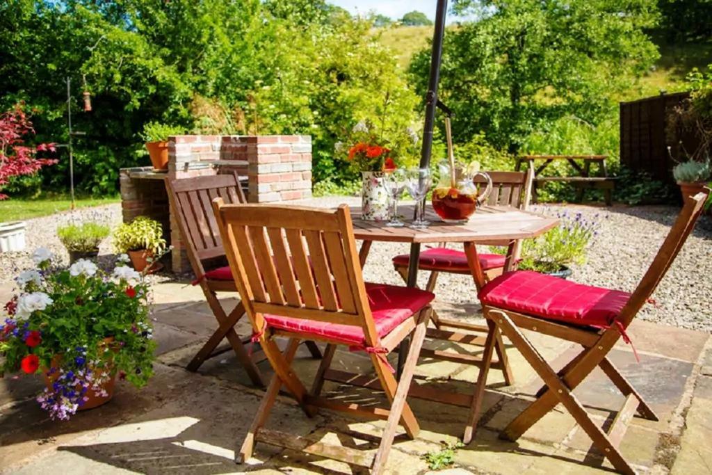 River Cottage@Cwm Mill - Riverside Family Holidays In The Black Mountains 헤리퍼드 외부 사진